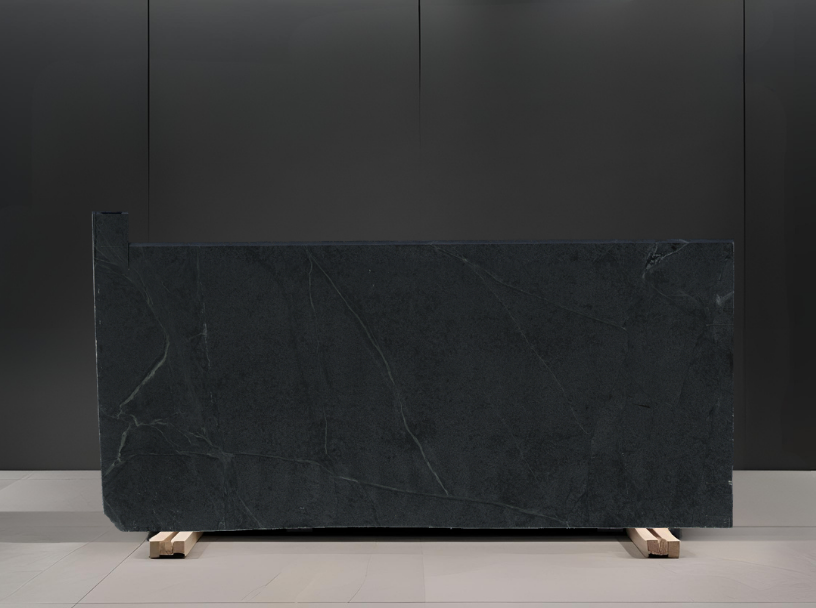 NIAGARA BLACK REMNANT - SOAPSTONE/ LEATHERED/ 3CM