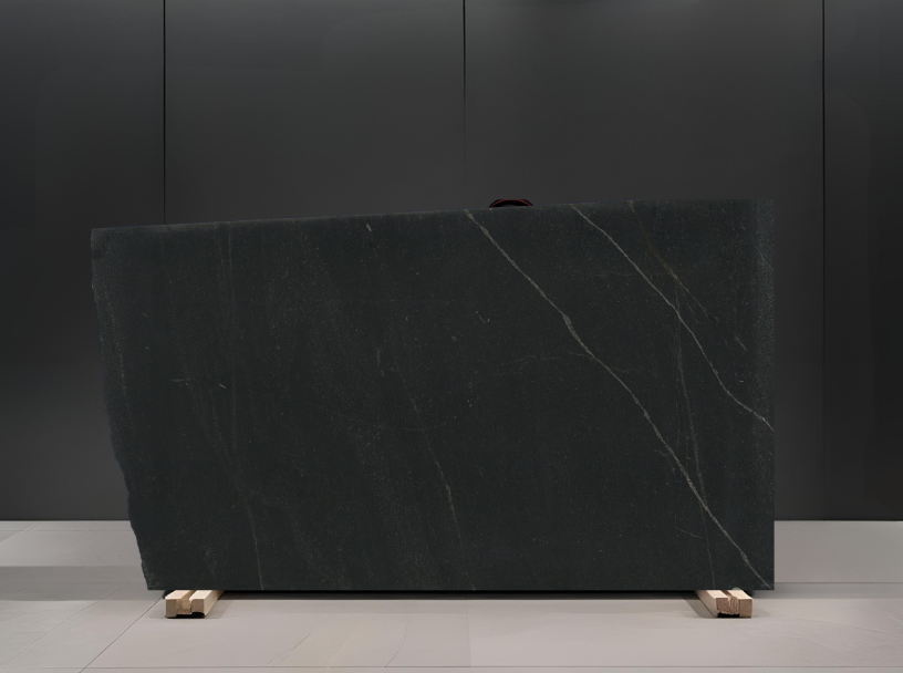 BLACK MIST REMNANT - GRANITE/ HONED/ 3CM